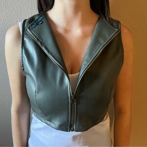 Cropped leather shirt with Zipper